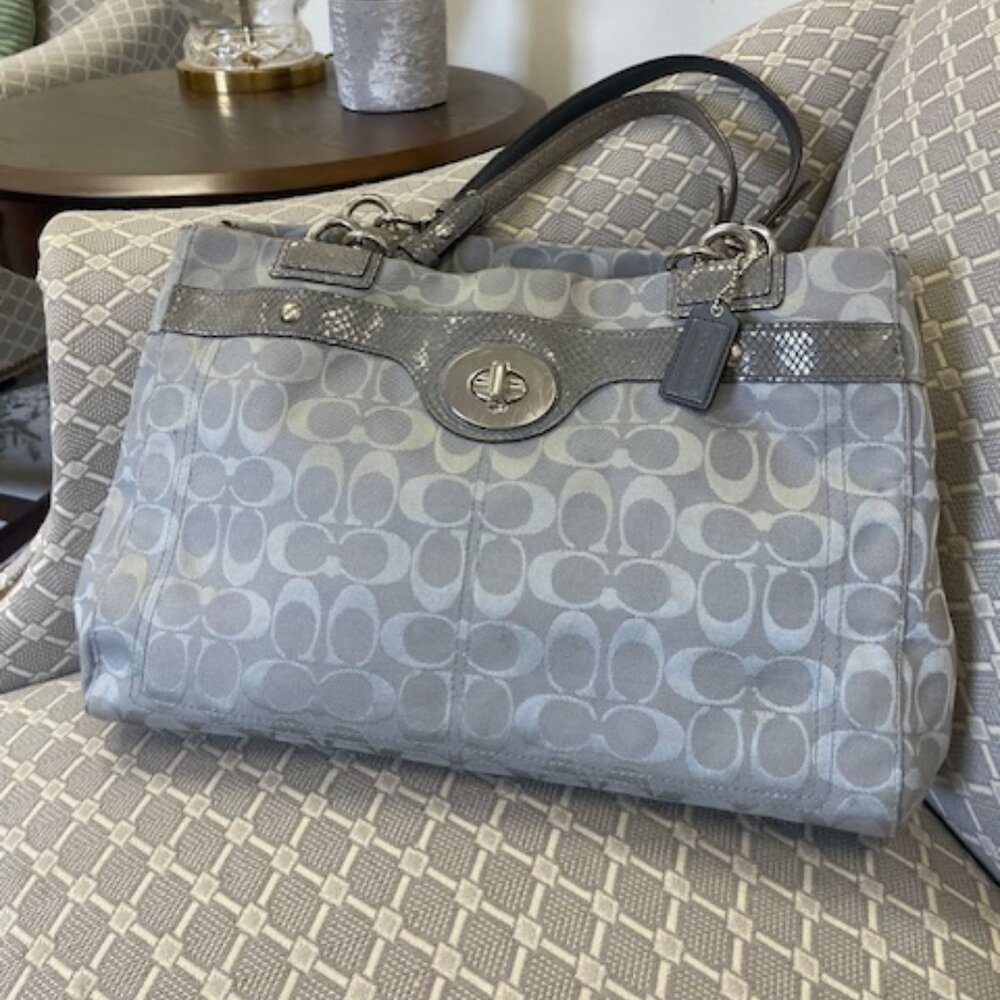 Pre-Loved Coach Penelope Gray/Silver Signature Canvas Shoulder Bag